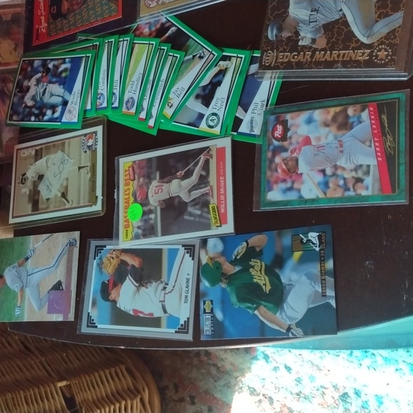 Assorted Baseball Trading Cards Collection - Picture 3 of 4